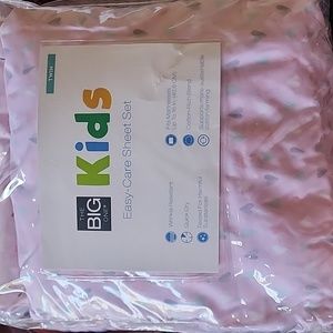 Fitted twin sheets set of pink with hearts and sprinkles